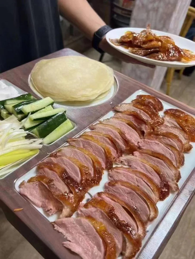 Vịt quay Bắc Kinh đông lạnh ( vịt quay 1 con +tương chấm +20 miếng bánh ) đông lạnh