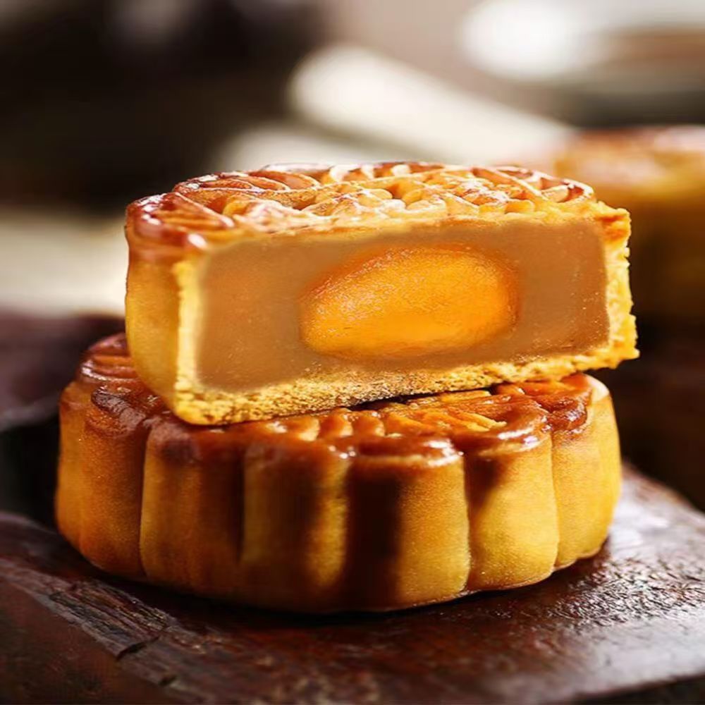 Đặt hàng trước Bánh trung thu nhân trứng muối hoa sen dán XINGHUALOU 100g