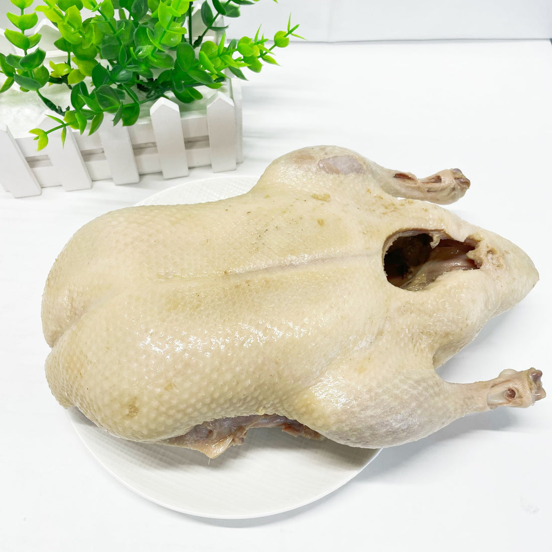 Vịt nước muối khoảng 1300g ướp lạnh