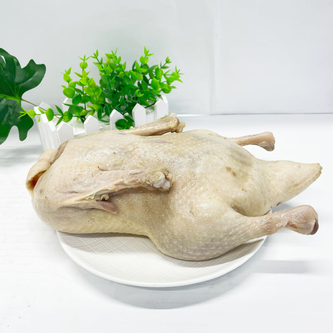 Vịt nước muối khoảng 1300g ướp lạnh