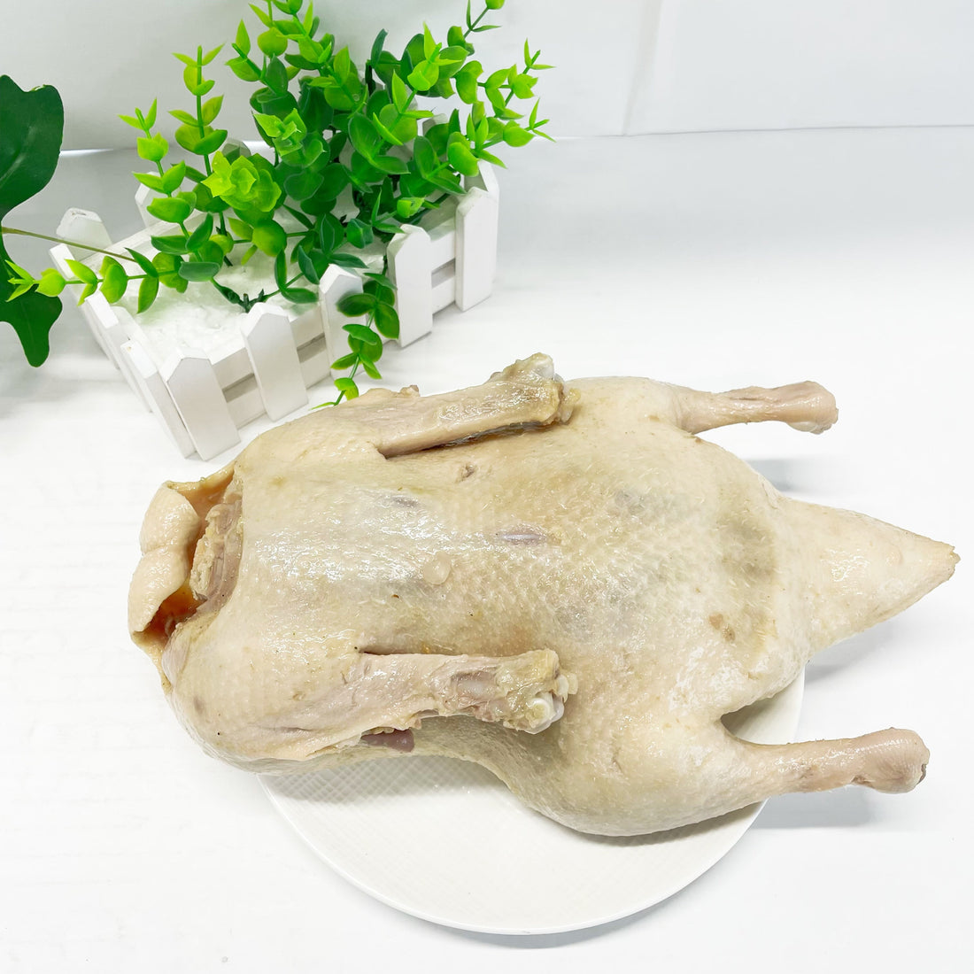 Vịt nước muối khoảng 1300g ướp lạnh